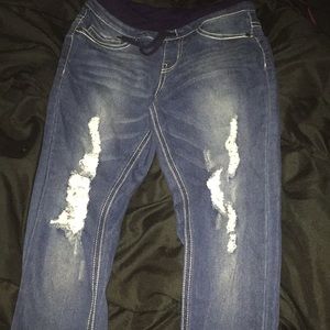 Ripped stretchy jeans